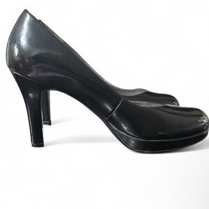 Elie Tahari Shiny Black Flats